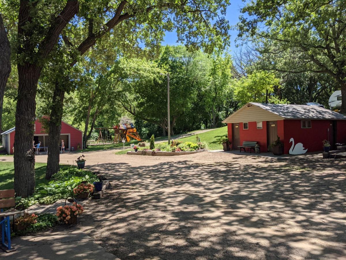 Swan Lake Resort & Campground Fergus Falls Экстерьер фото